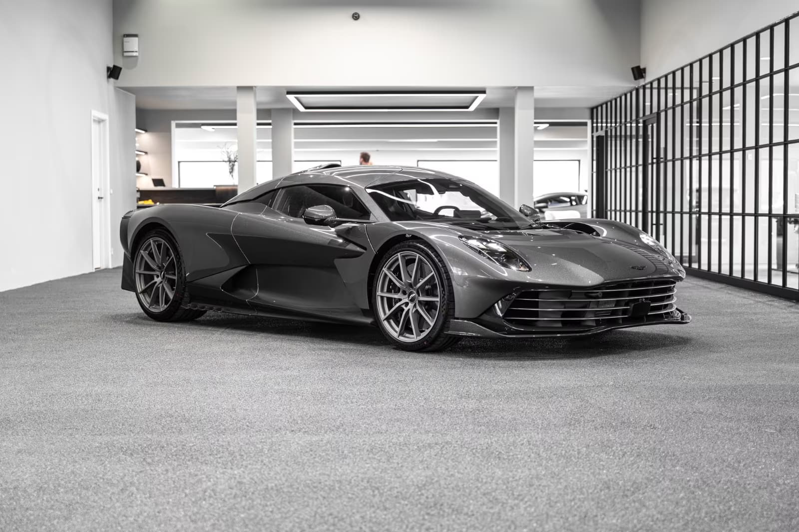 Aston Martin Valhalla