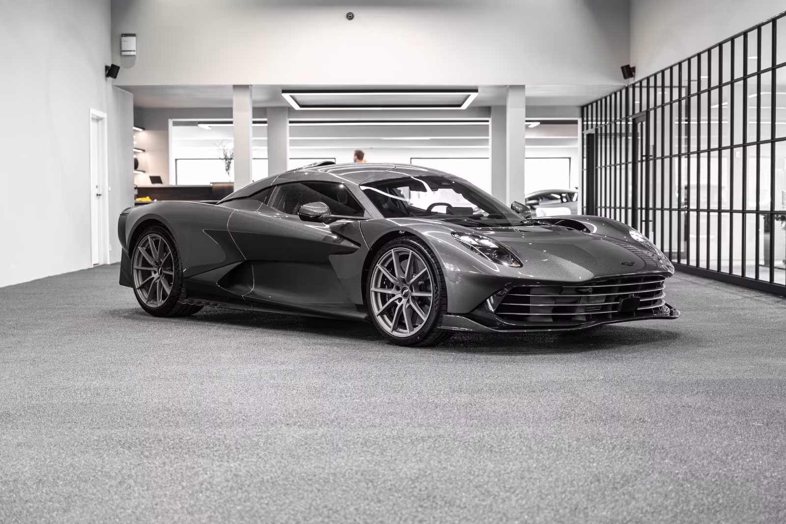 Aston Martin Valhalla